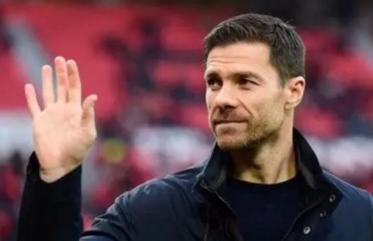 西班牙超级杯:德容蜕变,巴萨中场双核引领战术新变革