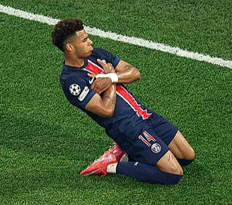 巴黎晋级欧冠16强，杜埃赛后畅谈比赛感悟与前景展望